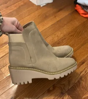 Tan Boots Size 8 thumbnail 3