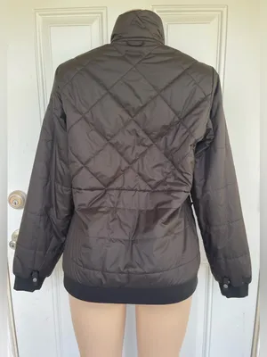 The North Face Women's Dark Black Quilted Puffer Jacket thumbnail 4