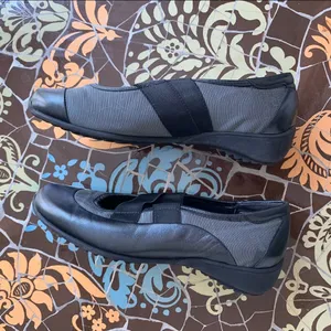 MUNRO Black and Gray Slip-On Sneakers thumbnail 2