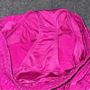 Athleta Printed Mesh Racer Run Shorts Electric Fuchsia Pink 4” Inseam Women’s XS thumbnail 9