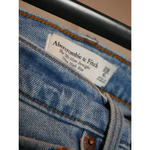 Abercrombie 90s Slim Straight Ultra High Rise Jeans 28W/6L Long Length thumbnail 4