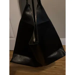 Black slouchy vegan leather shoulder bag with an unstructured, triangular hobo d thumbnail 5