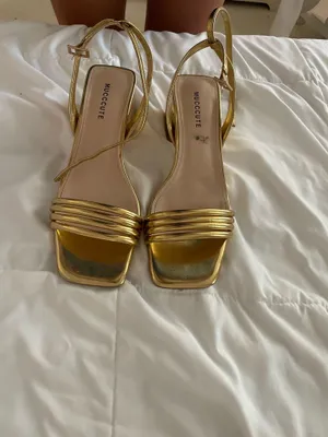 gold shoes Size 9 thumbnail 5