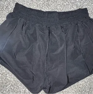 Lululemon Shorts 2.5" Hotty Hot thumbnail 3