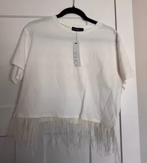 VICI Feather White Top thumbnail 1