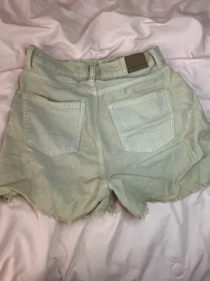 American Eagle High-waisted green denim shorts with frayed hem thumbnail 2