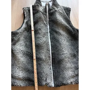 Reversible Faux Fur Puffer Vest Grey White Quilted Full Zip Sleeveless Jacket thumbnail 3