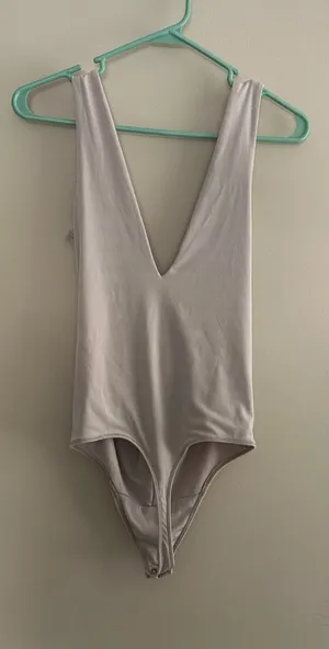 Abercrombie & Fitch Beige Deep V-Neck Twist Front Bodysuit Size Small thumbnail 1