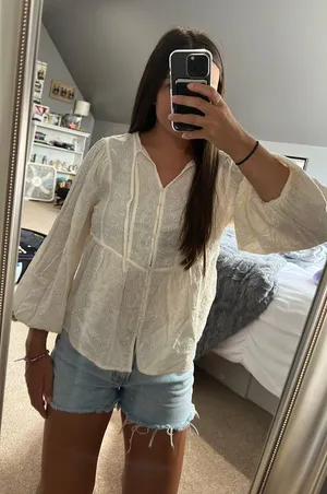 Old Navy Cream Top thumbnail 3