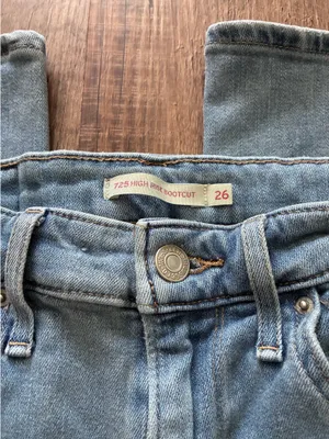 Levi’s Jeans High-Rise Bootcut 725 thumbnail 2