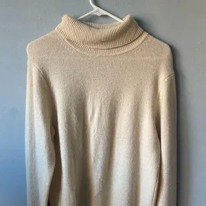 Womens Uniqlo 100% wool cream ivory turtleneck long sleeve sweater Small thumbnail 1