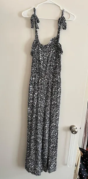 Francesca’s floral jumpsuit  thumbnail 1