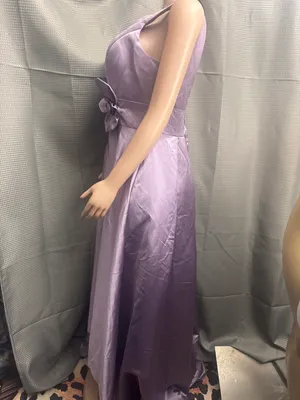 New size 14, beautiful dress has a tail in the back and a big flower in the front thumbnail 5
