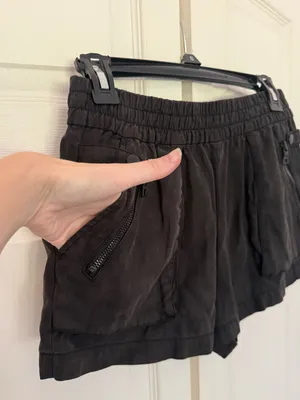 ALICE + OLIVIA Britney Patch-Pocket High Waist Black Shorts Size Small thumbnail 5