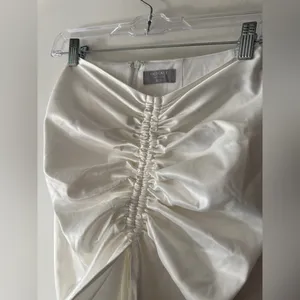 Outcast Ivory White Satin Cinched Draped Skirt Adjustable‎ thumbnail 3