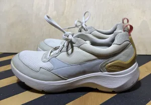 Clarks WaveWalk Womens Size 9 M White Leather Mesh Walking Sneakers Comfort thumbnail 1