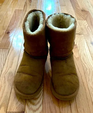 UGG boots, lightly worn Size 6W thumbnail 1