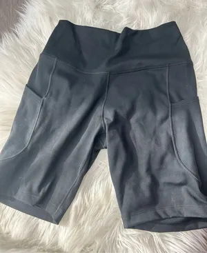 Nike women’s shorts with pockets size medium NWT workout attire shorts thumbnail 1