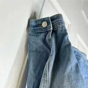 Forever 21 Denim Jean‎ Jacket Floral Embroidered Frayed Hem Oversized thumbnail 6