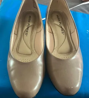 Hush Puppies Tan low heel pumps 6 thumbnail 1