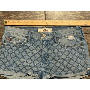 Hollister Light Wash‎ Quilted Rhinestone 1" Denim Mini Shorts Cuffed Size 9/29 thumbnail 6