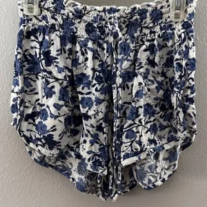 American Eagle Women Elastic Waist White/Blue Floral Loose Shorts size‎ XXS thumbnail 2