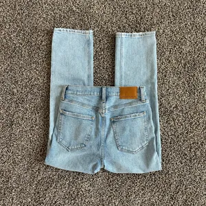 Denim Forum The Arlo Hi-Rise Straight Jean, size 25” thumbnail 8