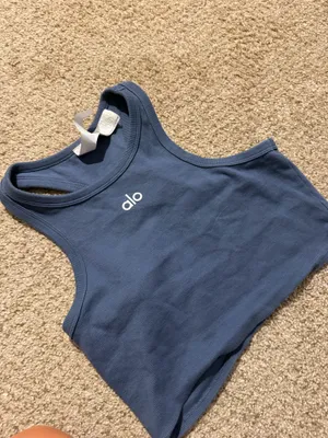 Alo Yoga tank  thumbnail 4