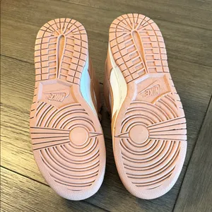 Nike Women’s Low Dunk Sneakers - size 8 thumbnail 7