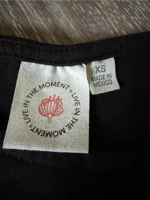 Live In The Moment Women’s Black Cropped Tank Top thumbnail 2
