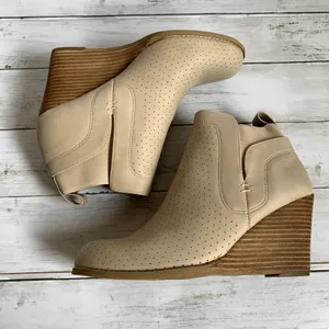 NWT DV by Dolce Vita‎ Gerdy Wedge Ankle Bootie in Beige Tan Size 9 thumbnail 5