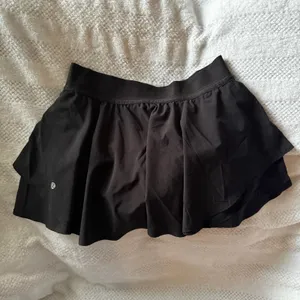 NWOT new Lululemon black tennis skirt size 10 thumbnail 2