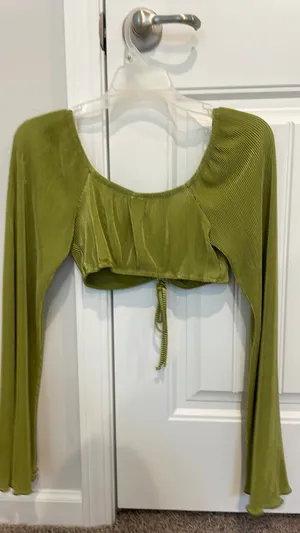 Target Green cropped long sleeve going out top thumbnail 4