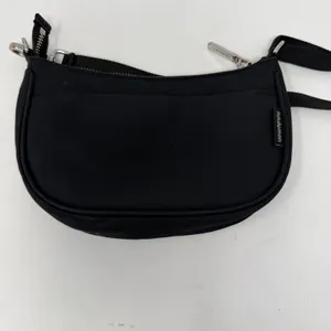 Lululemon City Essentials Shoulder Bag 4L Nylon Black Women O/S Black Mini Bag thumbnail 3