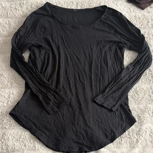 Lululemon long sleeve tee thumbnail 1