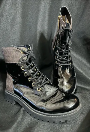 Michael Michael Kors Patent Leather Lace-Up Ankle Boots Black& Brown 6.5 thumbnail 1