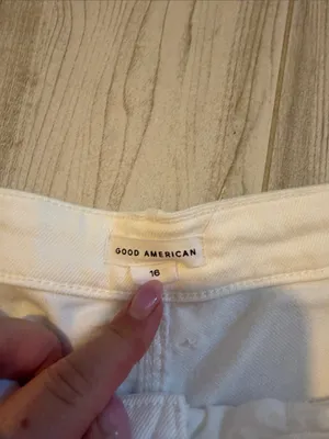 Good American Good 90’s Short White Size 16 thumbnail 2