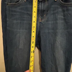 Old Navy Women's curvy profile mid rise jeans - size 8 short thumbnail 3
