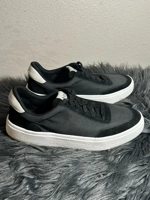 Kizik Prague Women’s Black Low-Top Casual Sneaker Size 9.5 thumbnail 5
