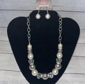 💖 Necklace and Earrings Set thumbnail 1