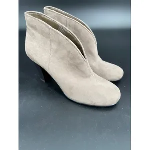 Aerosoles Winterstrole Taupe Faux Suede V-Cut Ankle Boots Shooties Size 7.5 M thumbnail 2