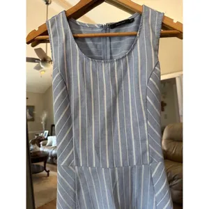 Doe & Rae Women's Blue Striped Sleeveless Shirt Large thumbnail 3