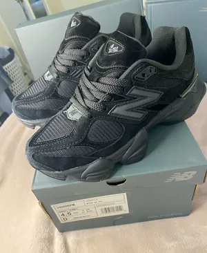 New Balance 9060 Girl Athletic Sneakers size 4.5 thumbnail 1