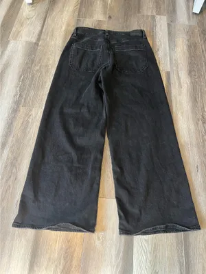 American Eagle Super High Rise Baggy Wide Leg Jeans thumbnail 4