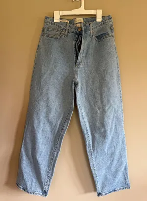 Universal Threads Vintage Straight High Rise Light‎ Wash Jeans Womens 10/30R Blue thumbnail 1