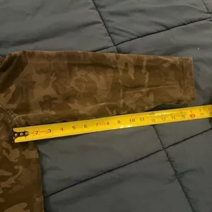 Lululemon rare black camo hoodie size 8‎ thumbnail 5