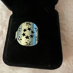 Ladies Gorgeous Stainless Steel Silver Ring Size 8 thumbnail 2