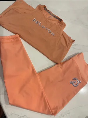 Peloton Orange matching set size large pants and‎ small tank top thumbnail 1