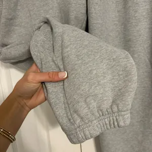 Aritzia TNA Grey Jogger Sweatpants thumbnail 7