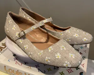 Steve Madden Linen Daisy Embroidered Mary Jane Flats Womens 8.5 Beige Square Toe thumbnail 1